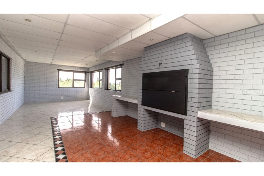 7 Bedroom Property for Sale in Loevenstein Western Cape